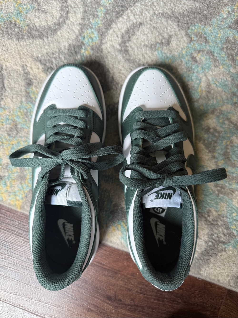 Nike Kids Low-Top Sneakers in White & Forest Green - Picture 3 of 4